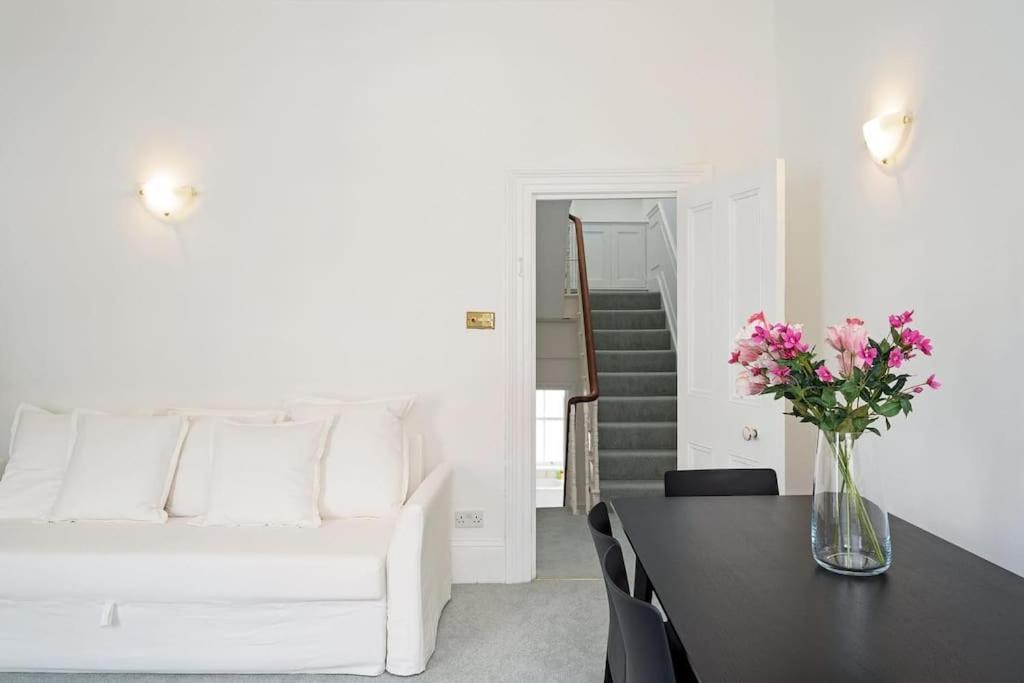 Beautiful Two Bedroom Maisonette In The Heart Of Chelsea London Ngoại thất bức ảnh